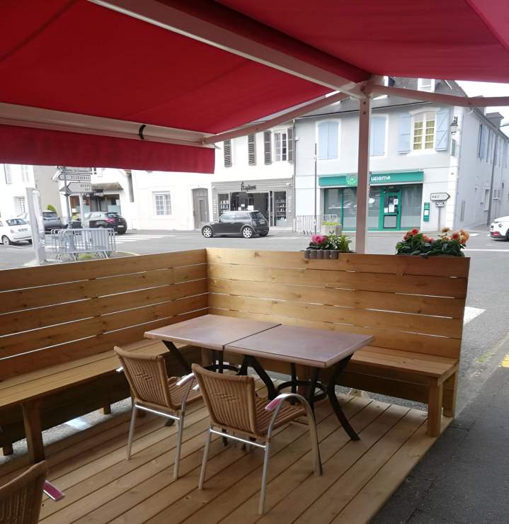 Restaurant avec patio Gan