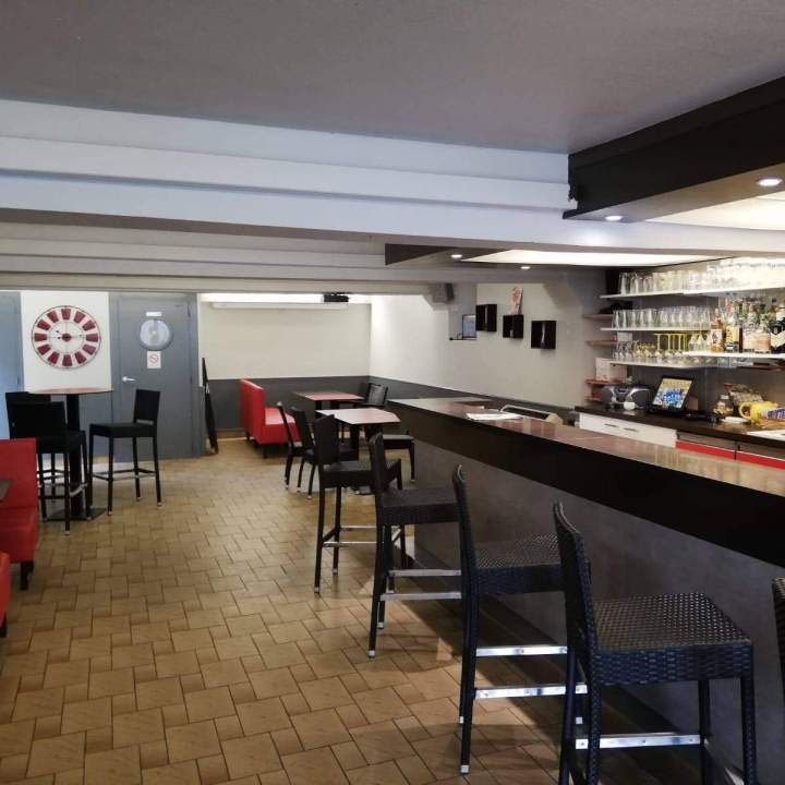 Détente assurée autour dun verre