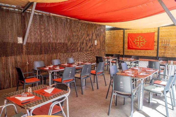 Cadre convivial pour repas de groupe Gan