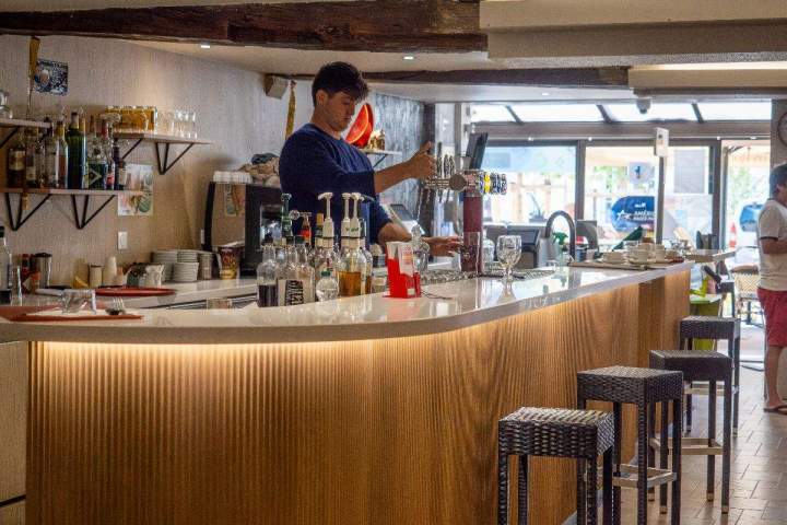Détente assurée autour dun verre